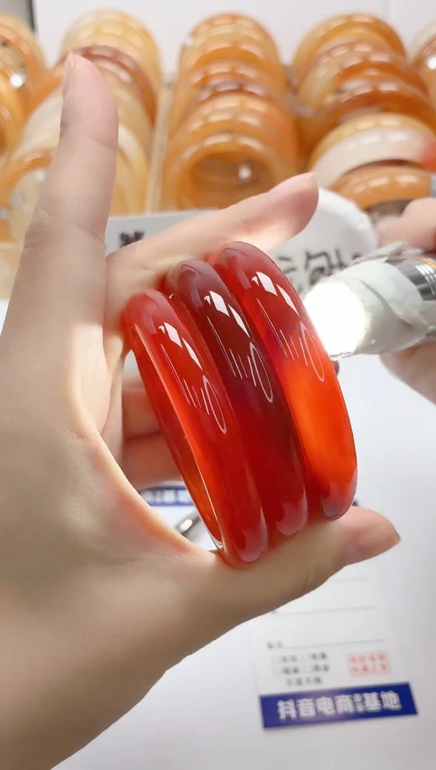 石英质玉手镯未镶嵌22/红玛瑙 备注圈口（52-60）