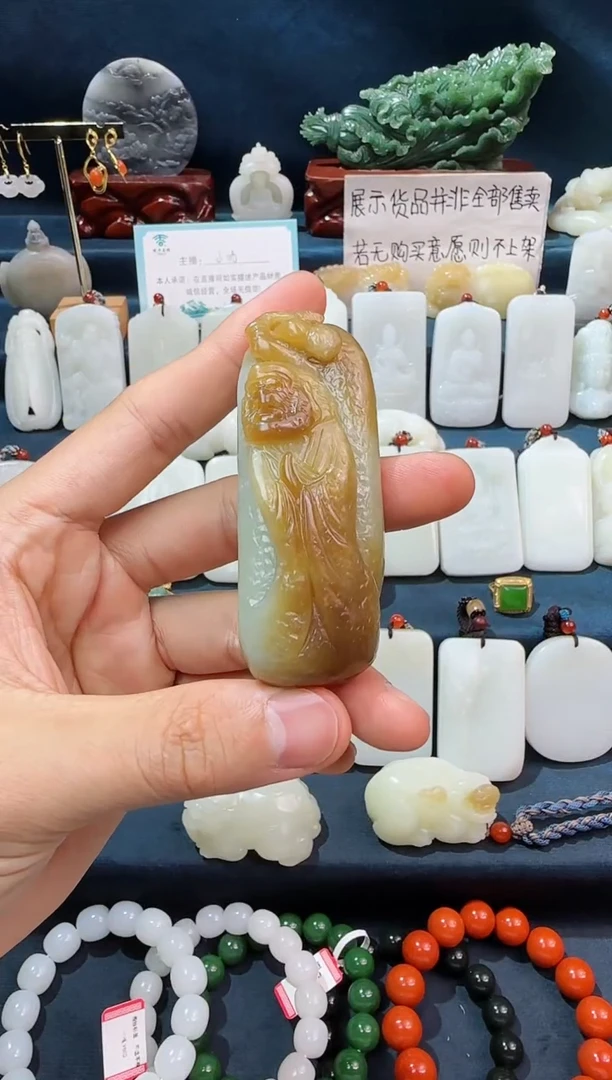 颈饰未镶嵌和田玉独**客吊坠