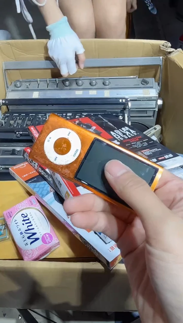 8新先*   207中古商品，瑕疵品，不保好坏。
