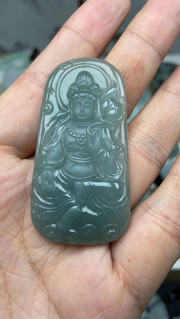 颈饰未镶嵌翡翠：*为观音