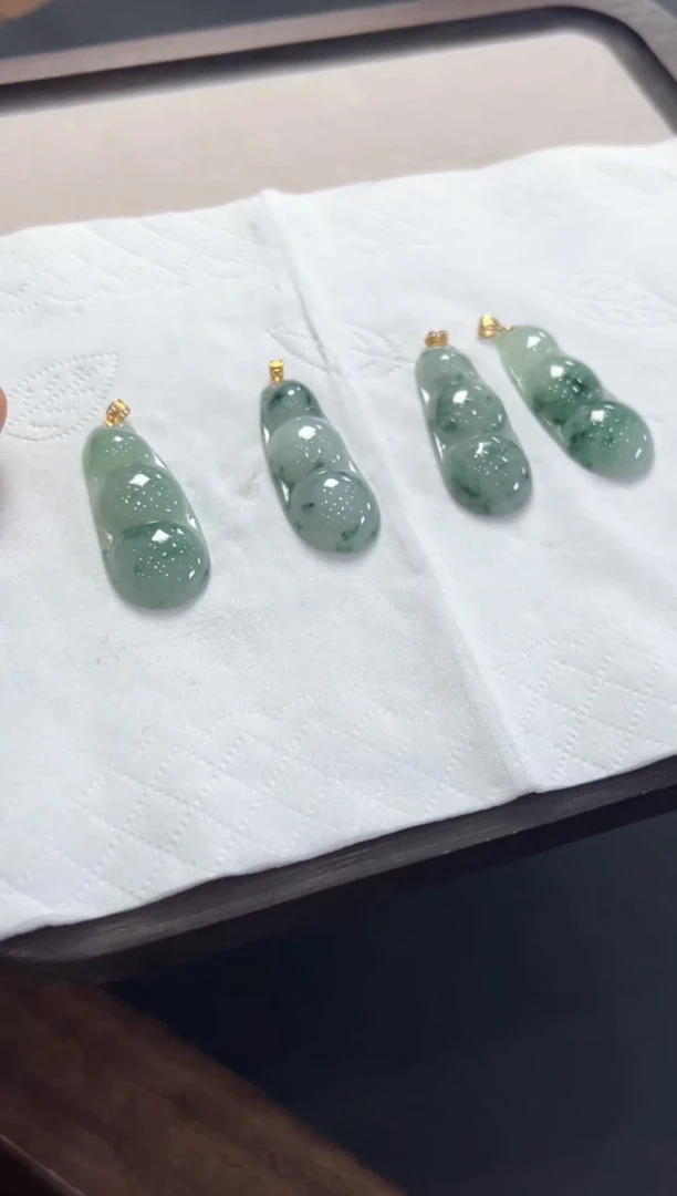 【闪购商品】翡翠挂件18K金镶嵌豆子多样性发一件