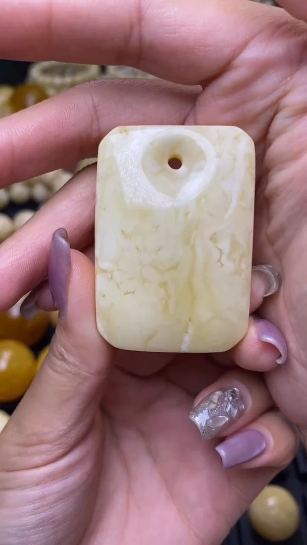 【闪购商品】琥珀裸石未镶嵌葵. 48