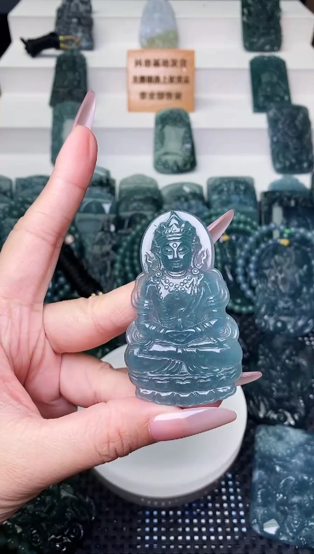 颈饰未镶嵌翡翠