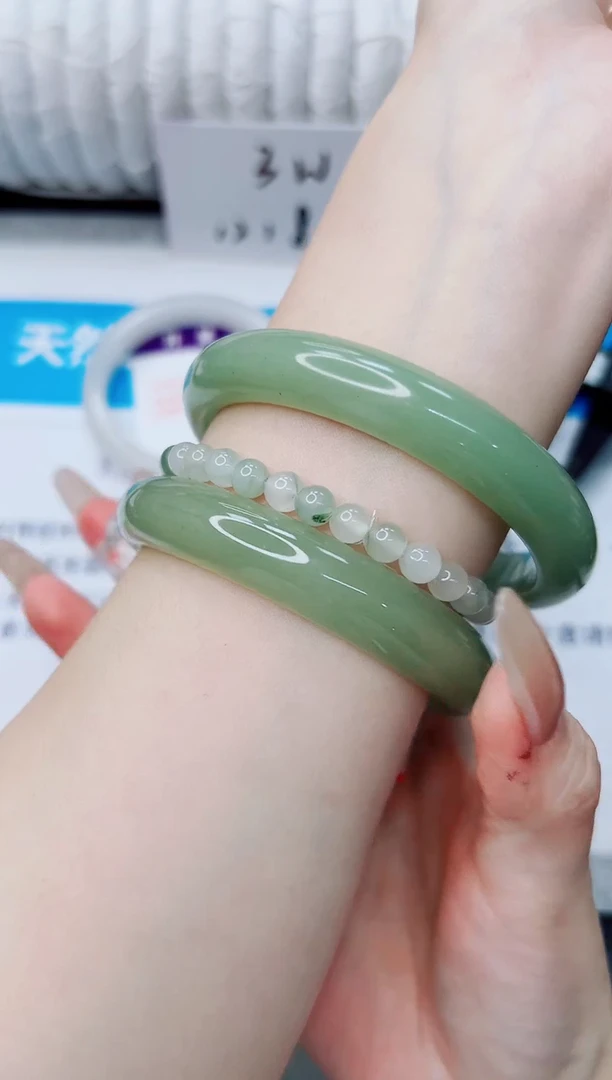 未镶嵌手镯石英质玉315/62