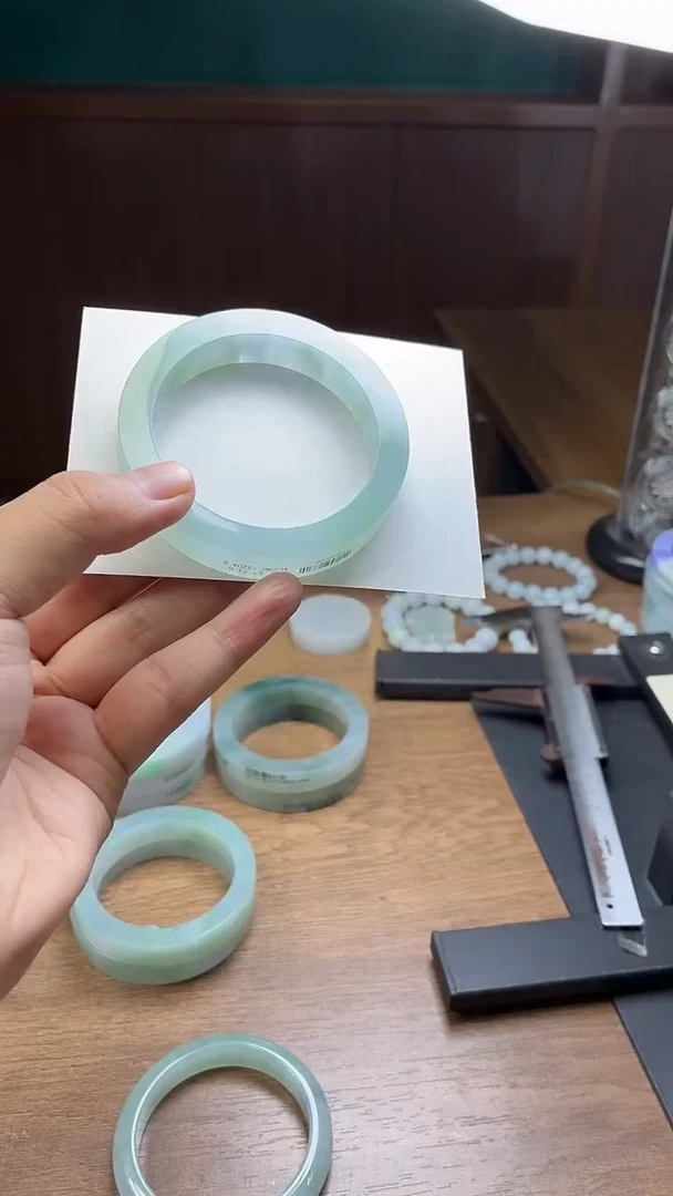 未镶嵌手镯定制翡翠风**阻定制