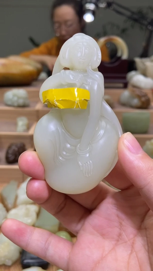 未镶嵌和田玉摆件新疆和田玉玉贵人 玉美人 手把件