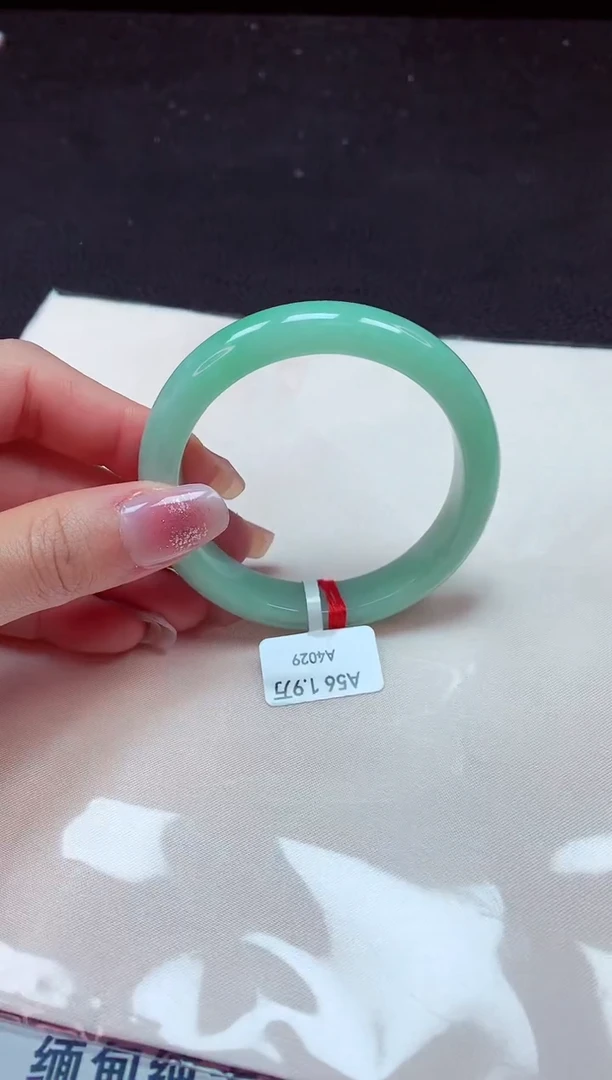 【闪购商品】翡翠手镯未镶嵌镯子56+