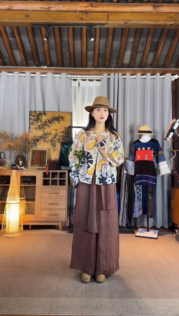 设计师款白色羽毛彩绣小香风外套