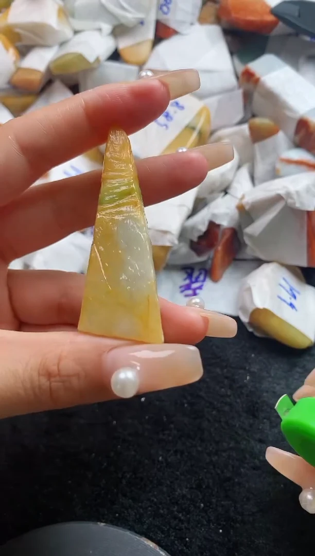 翡翠裸石翡翠挂件裸石