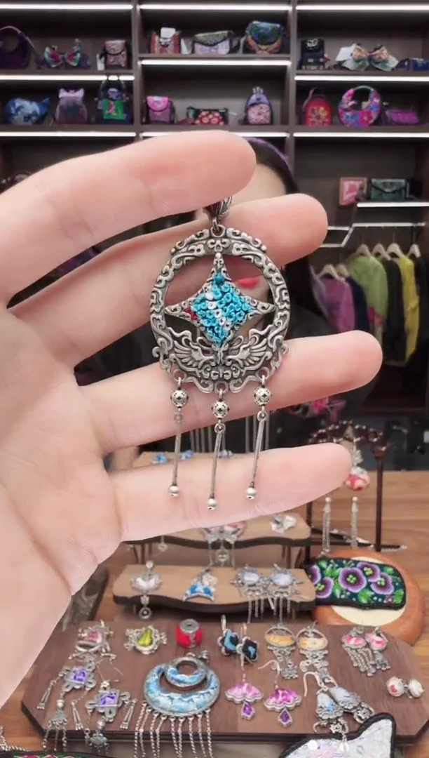 织绣12蒙阿苏苗绣传承店