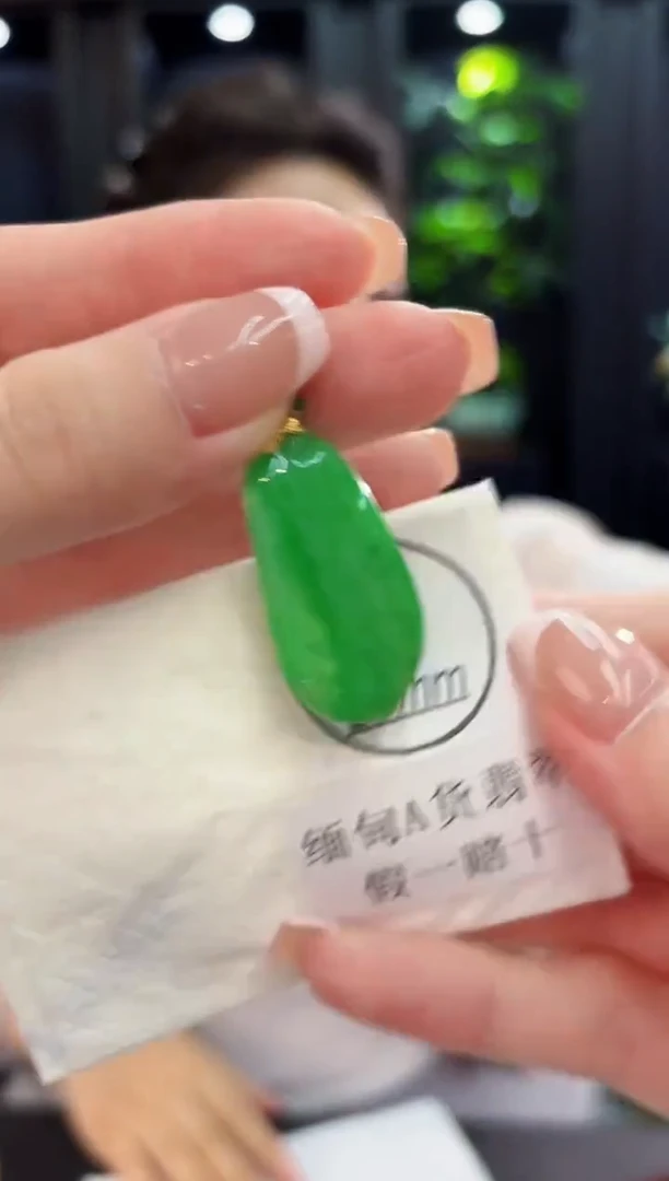 颈饰18K金镶嵌翡翠 缅料A货/支持复检/一件