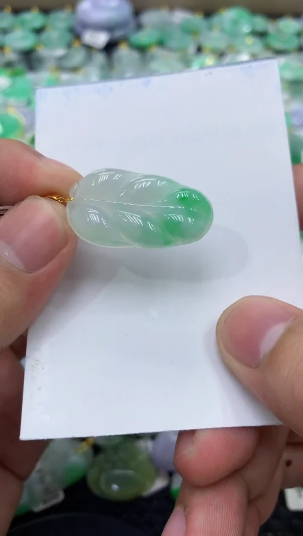 颈饰18K金镶嵌翡翠天然缅甸翡翠a货