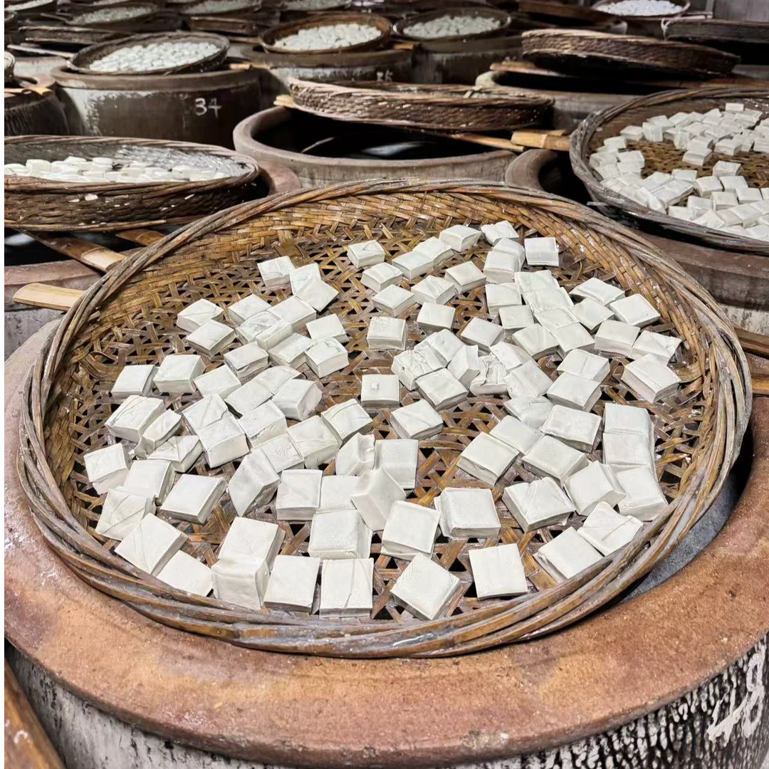 (蒸用2盒装)豆腐嫩容易碎。古法老式瓦缸臭豆腐干自然发酵220g一盒追剧小零食