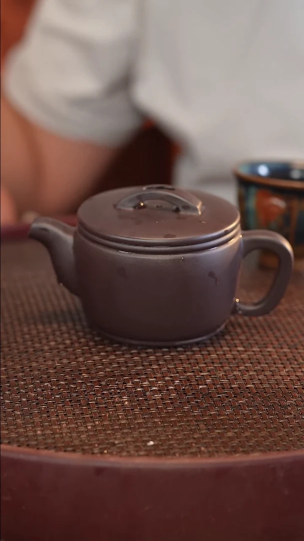 茶壶紫砂一**湖原矿手工制作紫茄泥