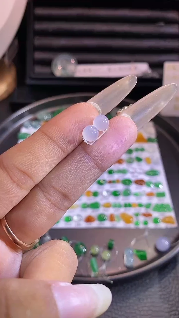 翡翠挂件未镶嵌珠子