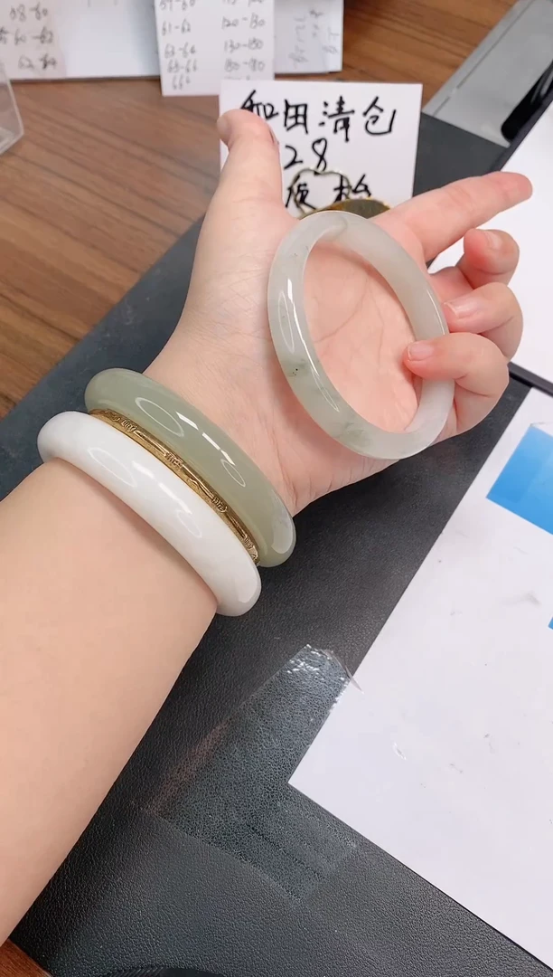 未镶嵌手镯石英质玉21/62-63