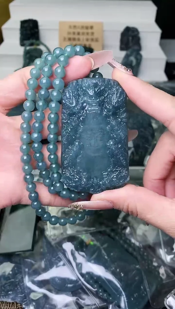 颈饰未镶嵌翡翠