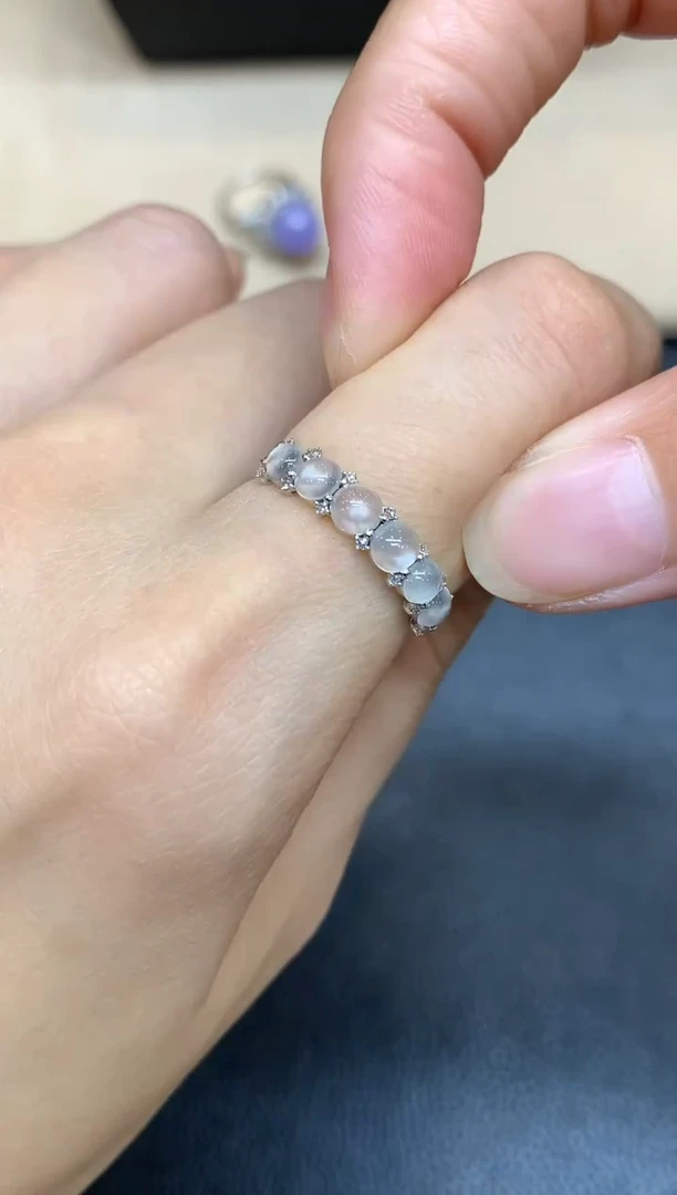 18K金镶嵌戒指翡翠蛋面【无服务费