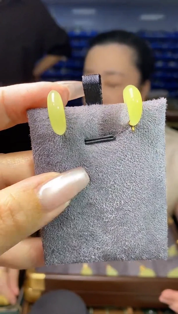 和田玉18K金镶嵌耳饰EZ5129