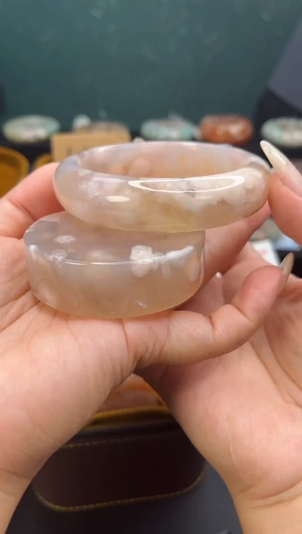 未镶嵌手镯石英质玉（60圈口）赠送镯心