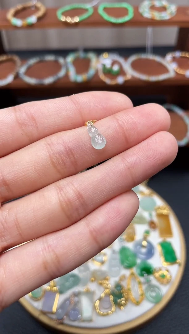 【闪购商品】翡翠吊坠(不含链)18K金镶嵌一个  628