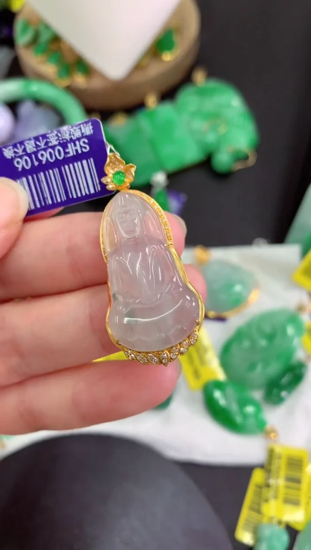 颈饰18K金镶嵌翡翠挂件