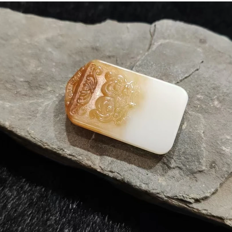 MZ0969糖羊脂白玉和田玉4.5*2.7cm牌24.16g