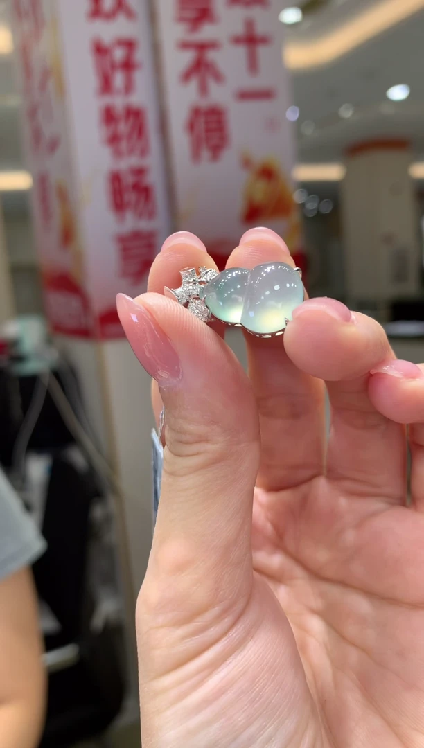 颈饰18K金镶嵌翡翠|不退不换