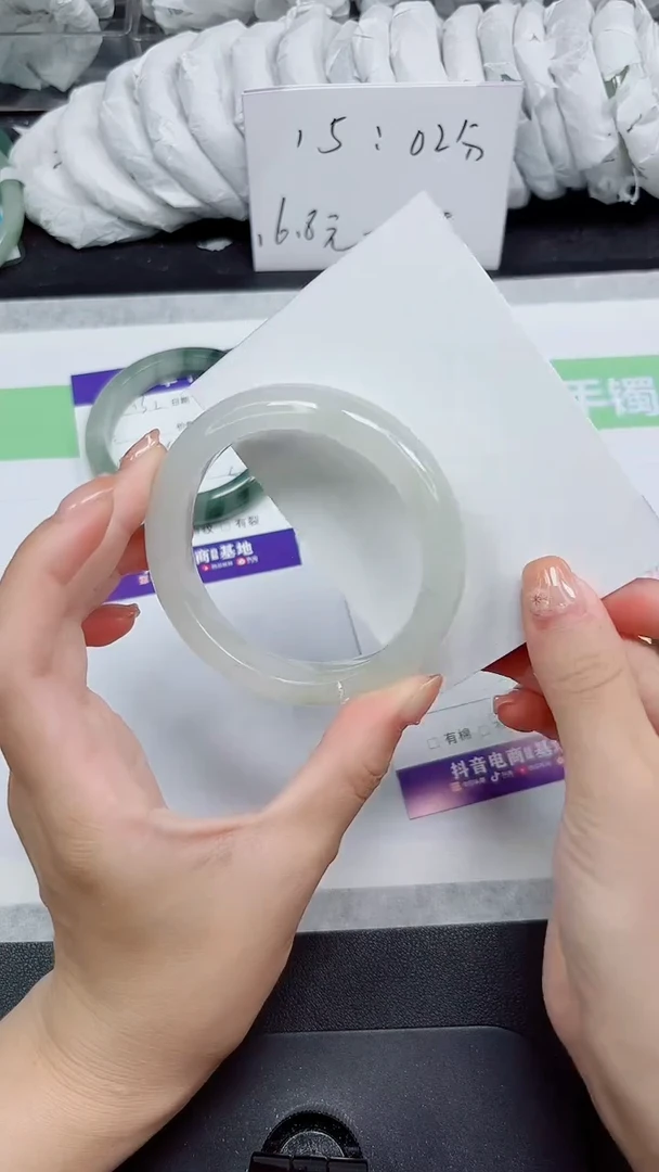 石英质玉手镯未镶嵌133-57.4