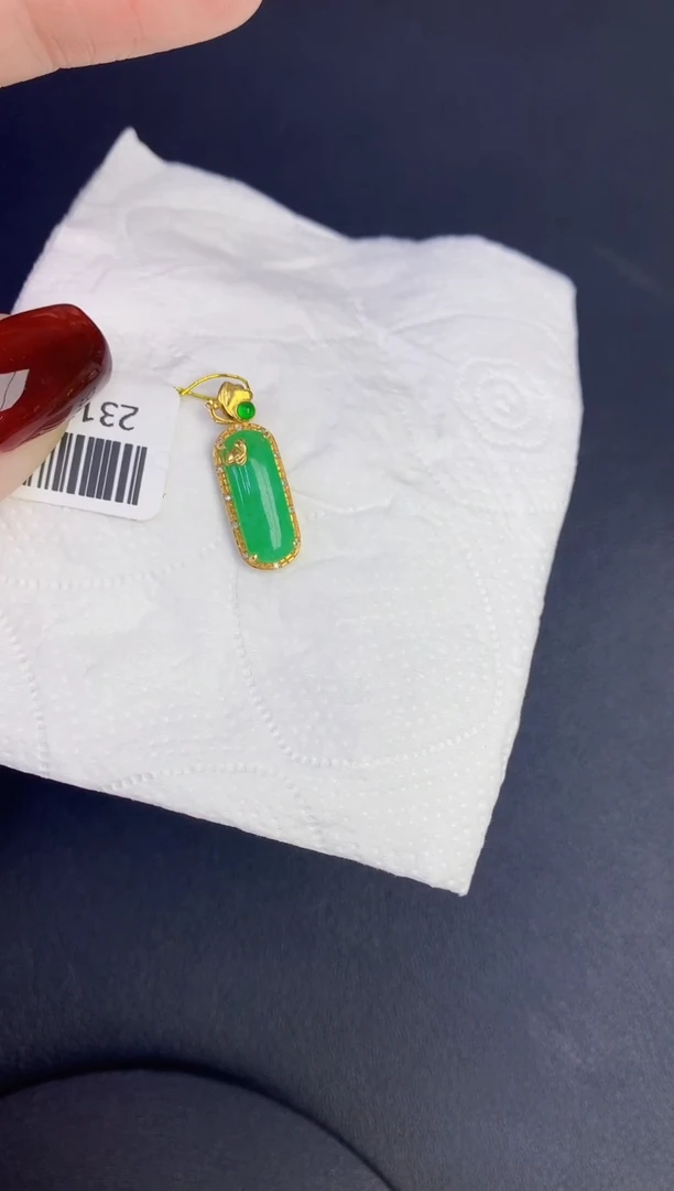 颈饰18K金镶嵌翡翠缅甸天然翡翠a货