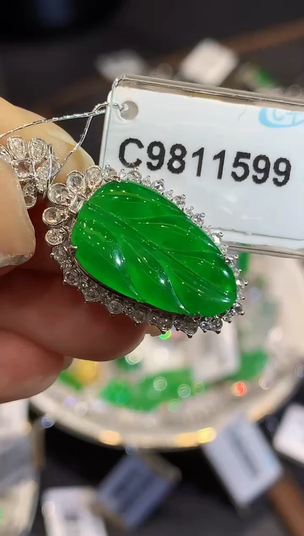 吊坠(不含链)18K金镶嵌翡翠多样性发其一