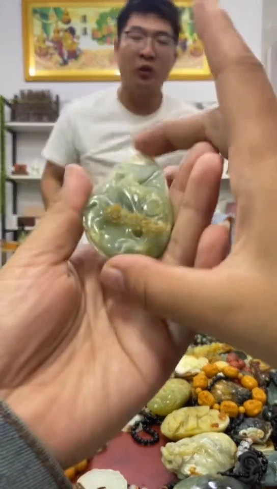 未镶嵌岫玉吊坠