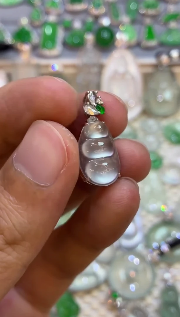 吊坠(不含链)18K金镶嵌翡翠豆子