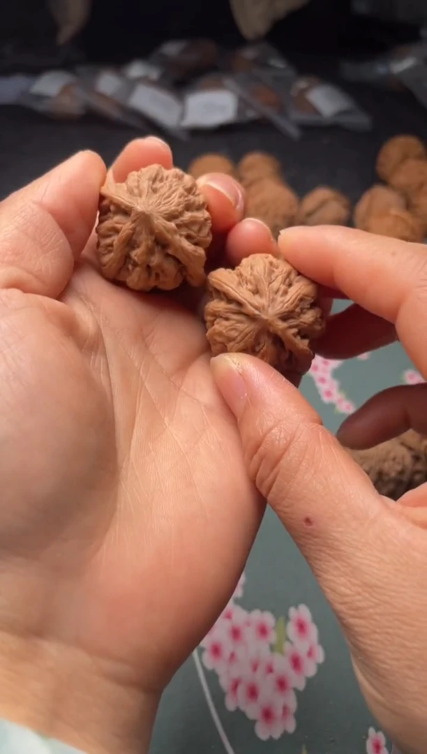 把件文玩核桃w232  九龙34尺