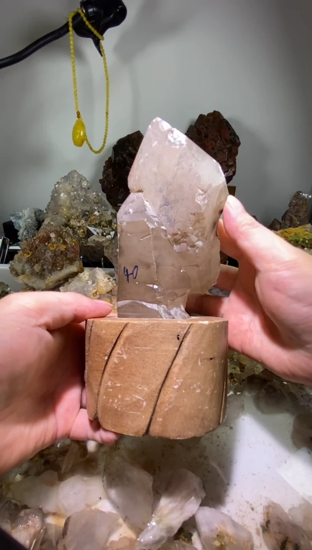 未镶嵌珠宝半成品水晶35号752g茶骸骨摆件+底座