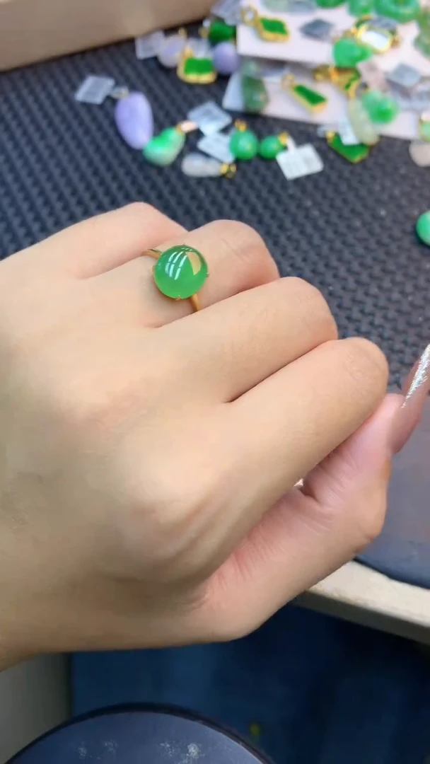 颈饰18K金镶嵌翡翠W*1