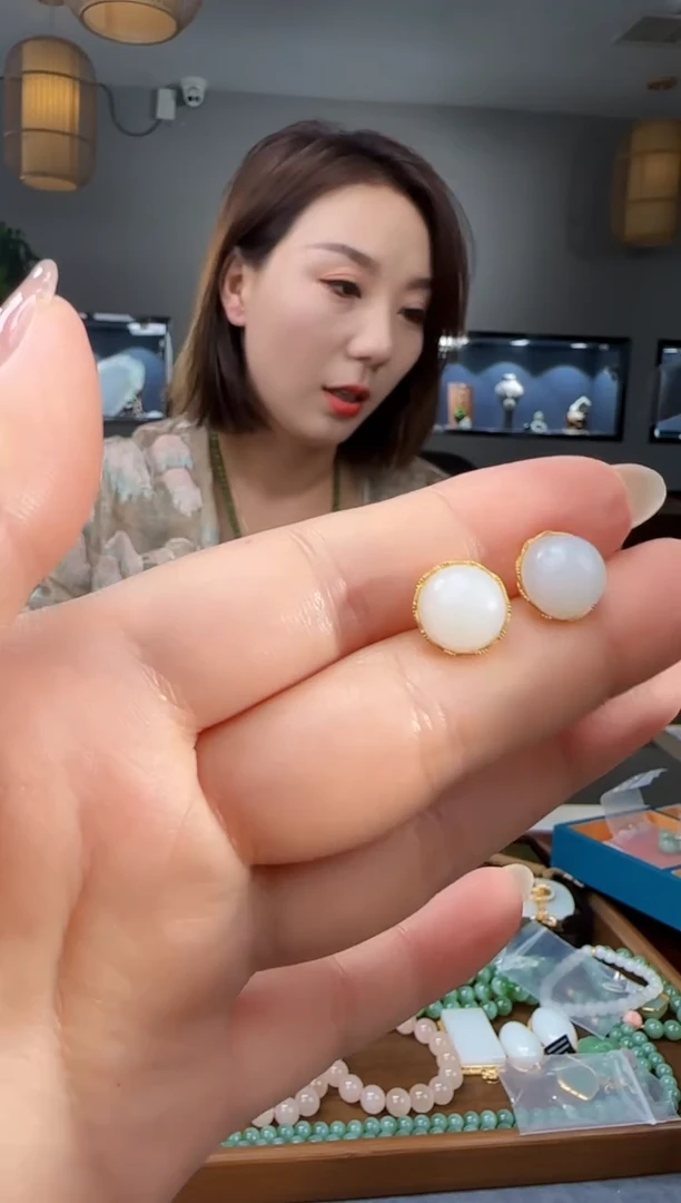 和田玉18K金镶嵌耳饰1