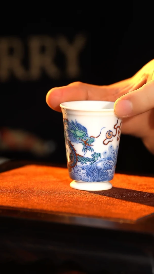 J涂杏花窑斗彩鱼化龙闻香杯
