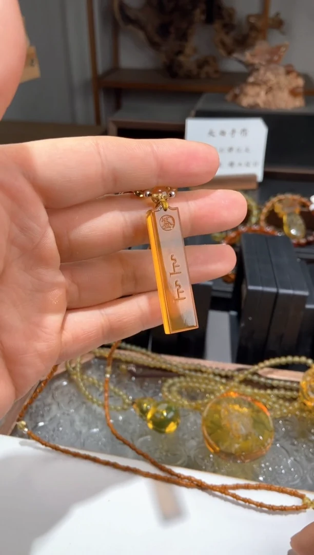 未镶嵌颈饰琥珀上上签