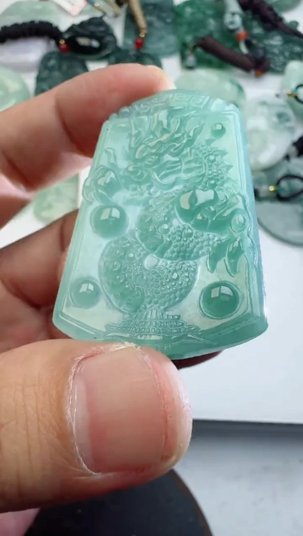【闪购商品】翡翠吊坠(不含链)未镶嵌多样性随机发其一