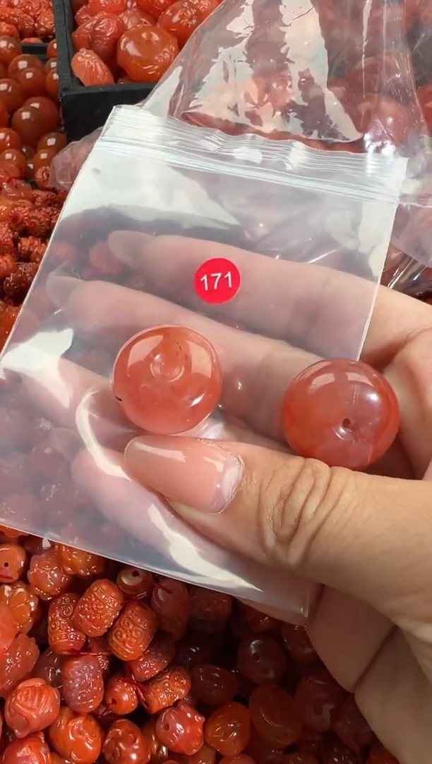 南红玛瑙未镶嵌颈饰1