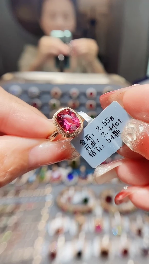 18K金镶嵌戒指碧玺2.44.