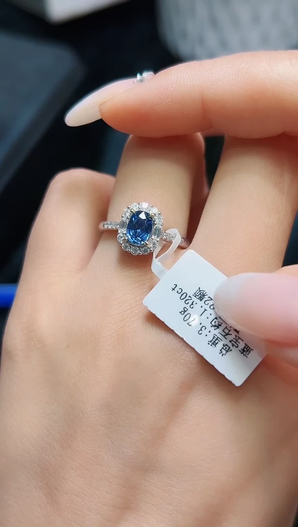 蓝宝石戒指18K金镶嵌·