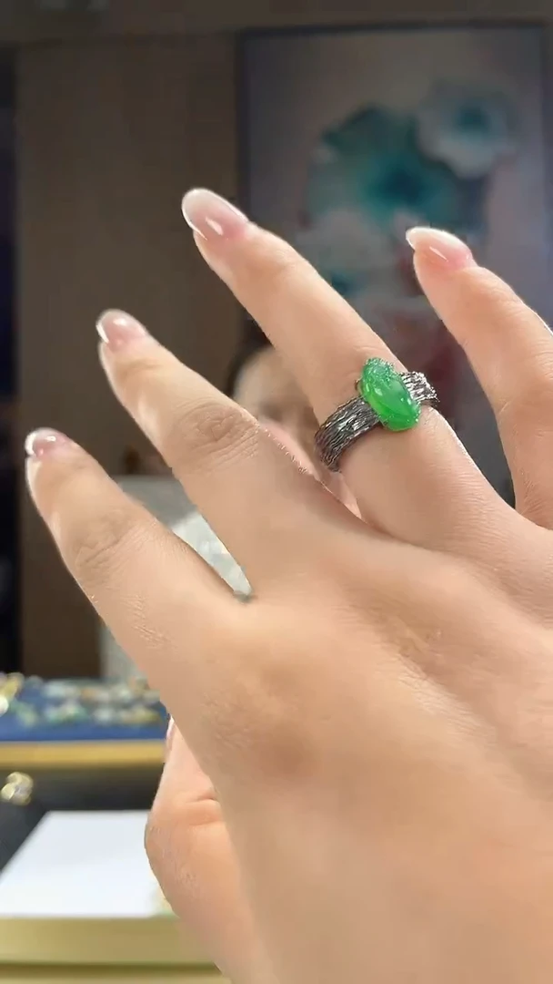 颈饰银S925镶嵌翡翠2026123001