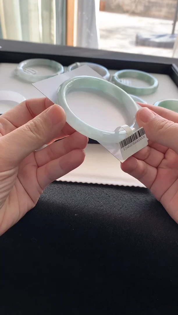 未镶嵌手镯翡翠56.2圆条A7416买断