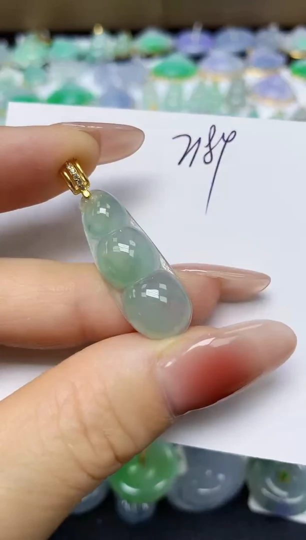 翡翠未镶嵌颈饰 天然缅甸翡翠A货