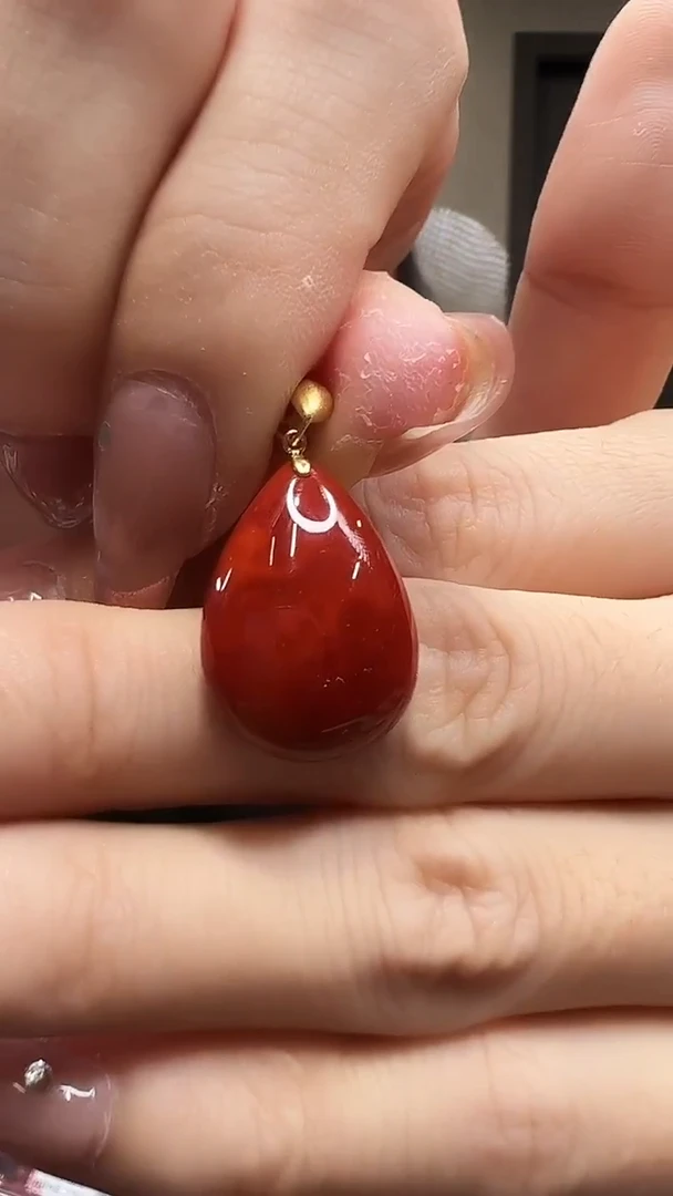 吊坠(不含链)18K金镶嵌南红玛瑙/原矿水滴款