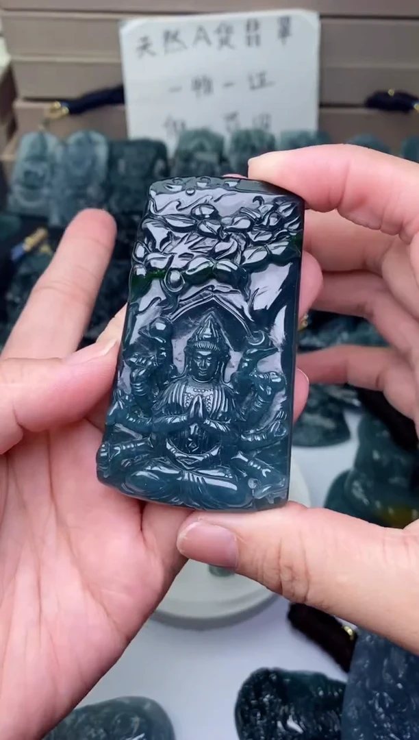 颈饰未镶嵌翡翠