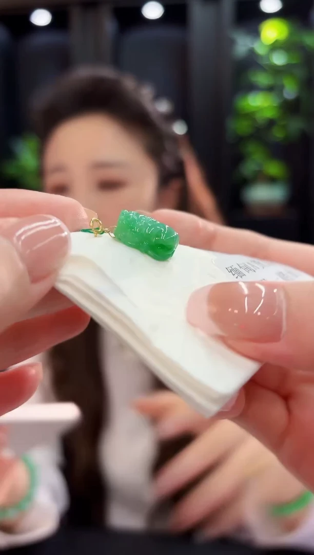 颈饰18K金镶嵌翡翠 缅料A货/支持复检/一件
