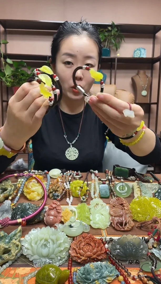 未镶嵌岫玉吊坠多样性发货发其中之一